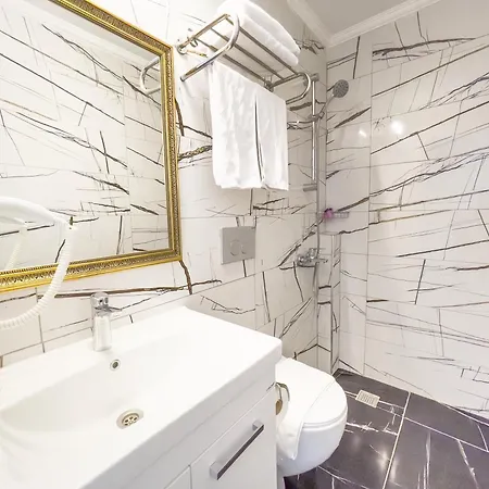 Castle Light Boutique 阿拉尼亚