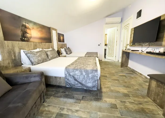 Castle Light Boutique * 阿拉尼亚