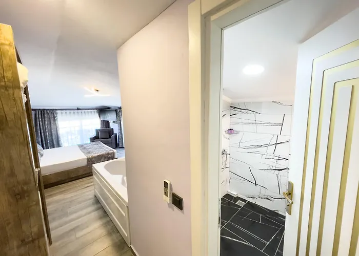 Castle Light Boutique *